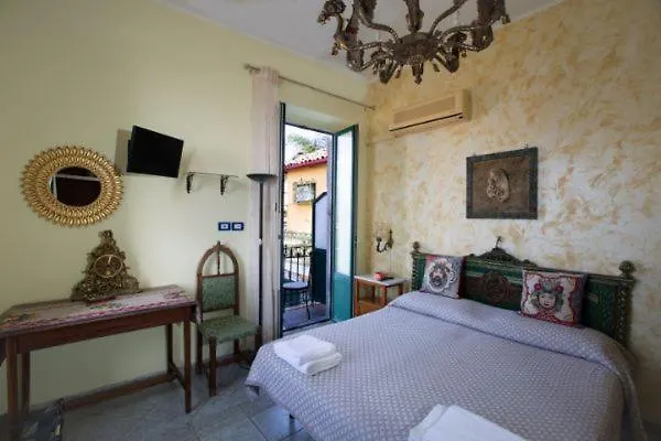 Πανσιόν Gaia Ταορμίνα